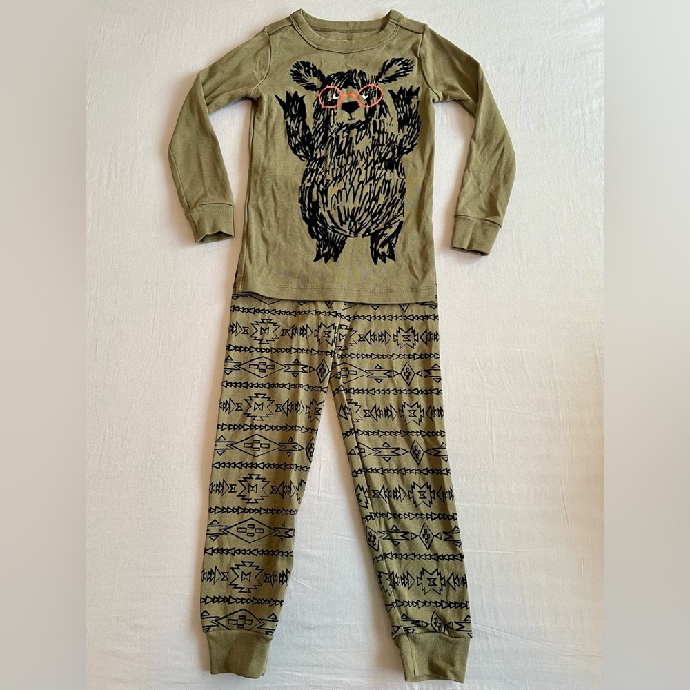 Gymboree size 5 boy’s pajama pj set long sleeve & pants OD Green w/ bear graphic